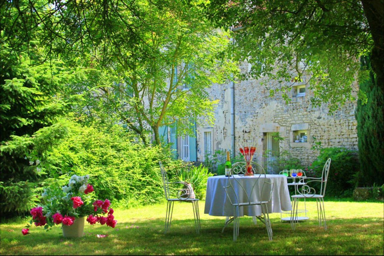 Maison Charmante A Ri Avec Jardin Et Terrasse Exterior foto